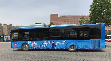 移动的城市名片 艾迪亚传媒公交广告与定制巴士营销价值解析